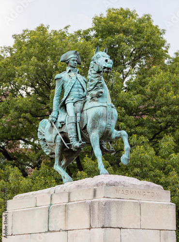 USA, Washington DC, Equestrian statue of George Washington at Washington Circle