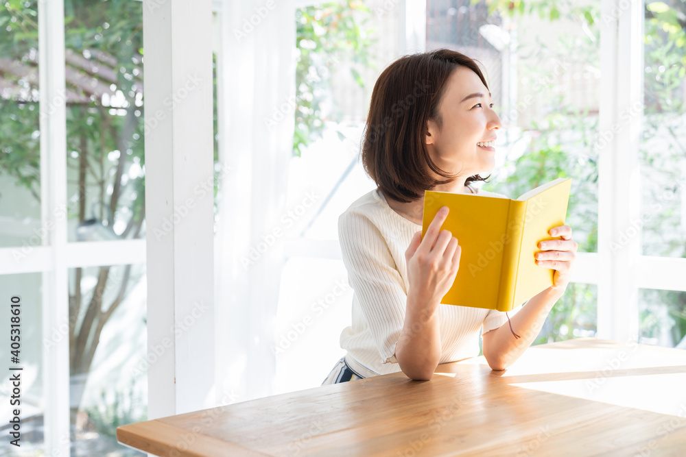本を読む女性 本を読む女性