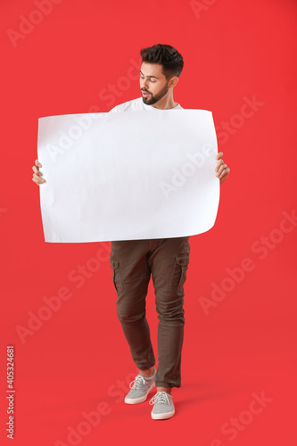 Young man with blank paper ...