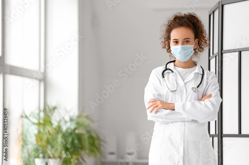 Portrait of female doctor w...