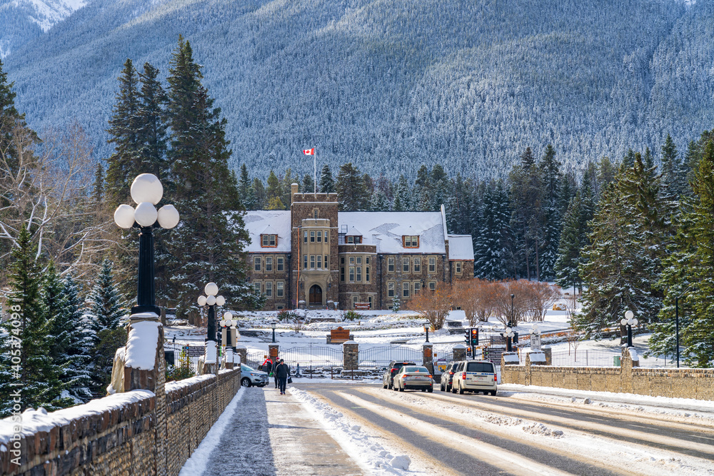 Fototapeta premium Cascade of Time Garden in snowy winter day. At the end of downtown Banff Avenue. Banff, AB, Canada.