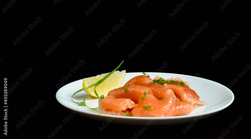Lightly salted salmon appetizer with lemon Lightly salted salmon appetizer with lemon