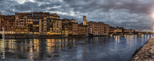 Anochecer en el Arno