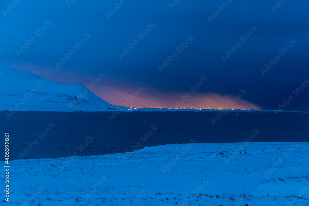 Naklejka premium Island Winter Dämmerung