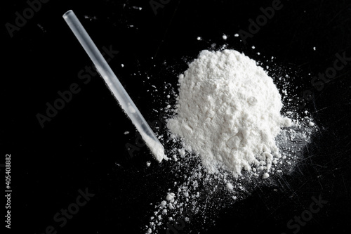 Photos ketamine drugs and plastic straw on black wood background