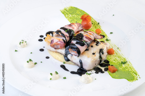 Hake with squid with its own ink and vegetables