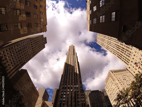 Obraz na plátně Low Angle View Of Buildings Against Sky