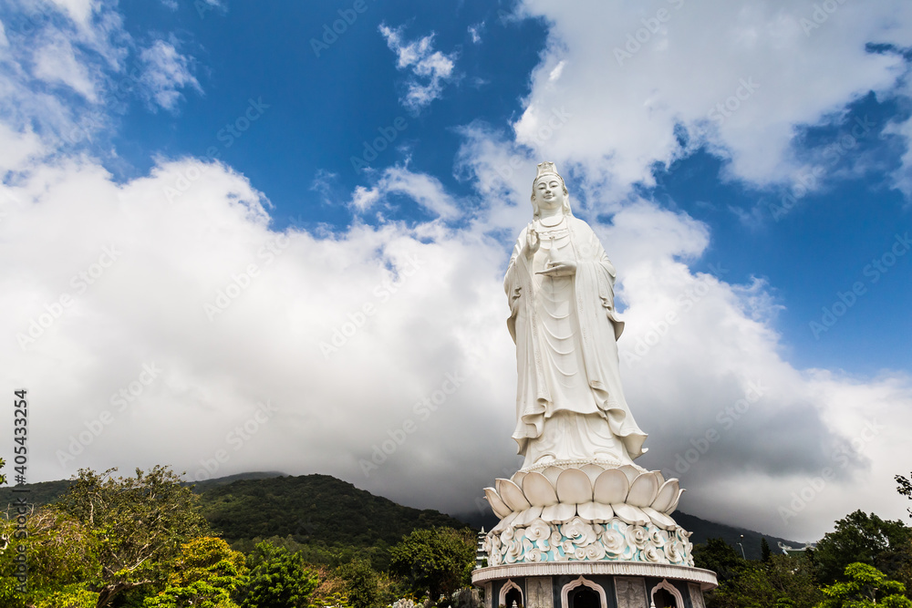 Obraz premium Lady Buddha pagoda in Son Tra Vietnam