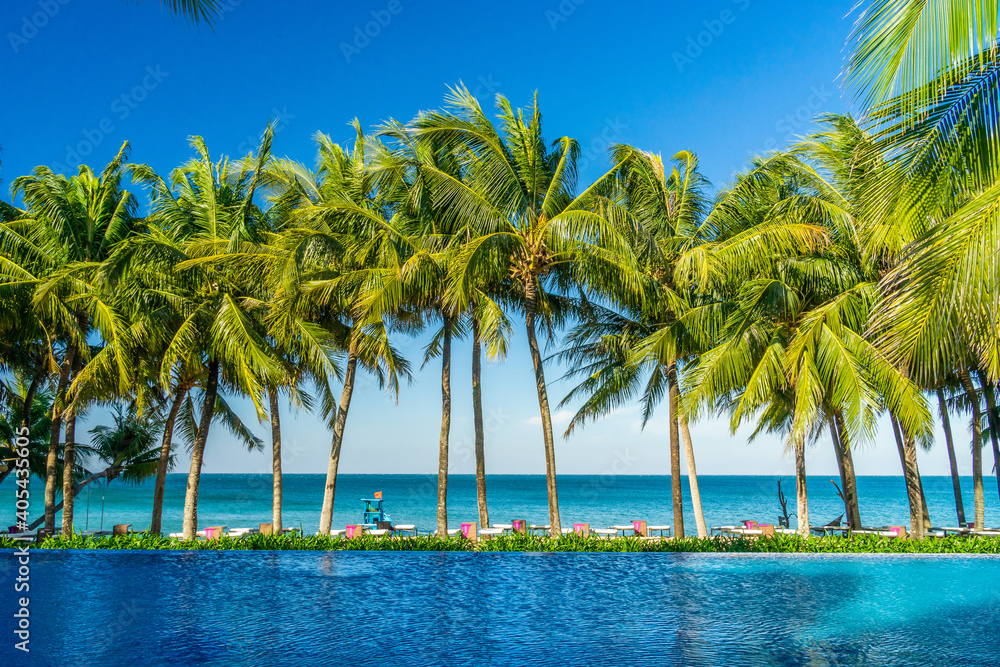 Naklejka premium Chairs and umbrella In palm beach - Tropical holiday banner. White sand and coco palms travel tourism wide panorama background concept and swing under tree