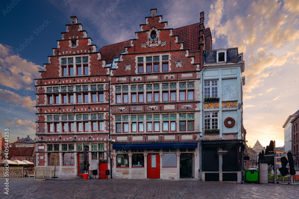 Fototapeta premium Facade of the Old house in Ghent, Belgium.