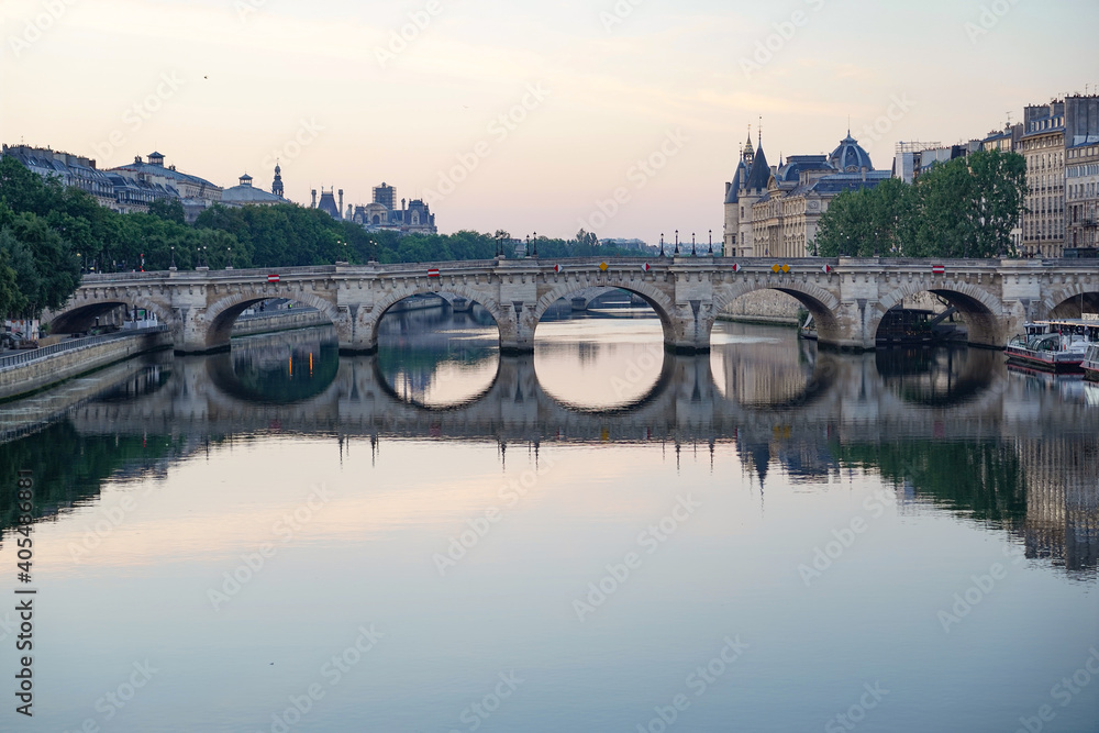Obraz premium view of the river seine and pont neuf in Paris