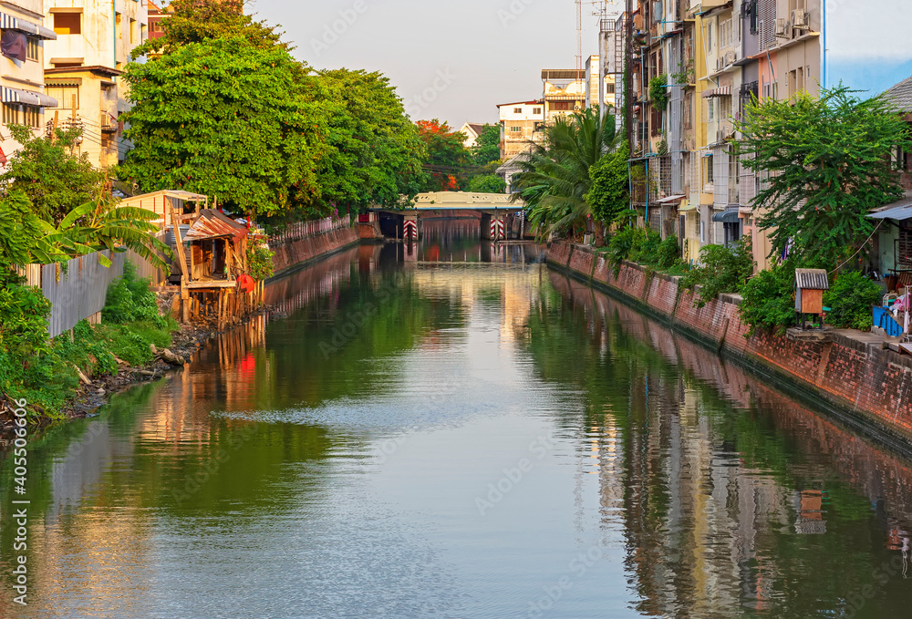Bang Lamphu canals