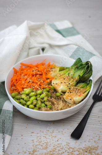 QUINOA BOWL WOTH VEGETABLES 