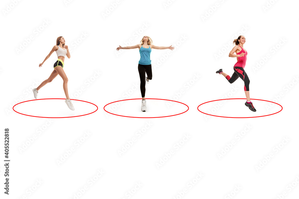 Obraz premium restrictive circles on the floor to maintain social distance during fitness classes, physical distance between people and reducing the number of times people come into close contact with each other