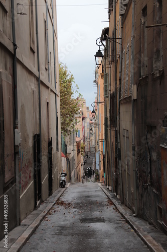 Fototapeta Naklejka Na Ścianę i Meble -  narrow street in the old city