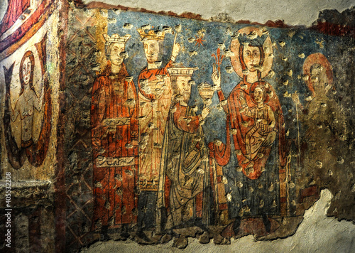 Frescoes from the 13th and 18th centuries have survived in the castle chapel. Some of the ancient frescoes were partially covered by later building structures. 