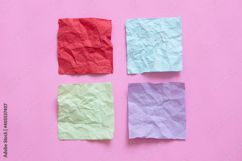 Obraz premium four crumpled note paper on pink background