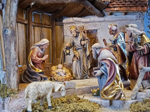 Weihnachtskrippe ländlich, Krippenszene, ländliche Weihnachtskrippe, Krippe, Jeus Geburt, heilige Familie, heilige drei Könige, Weihnachten