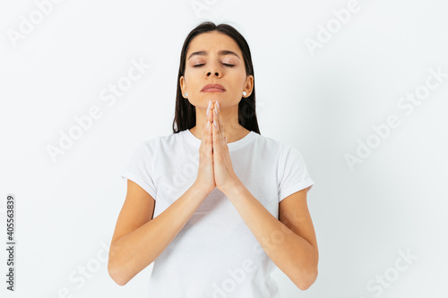 Young brunette woman praying