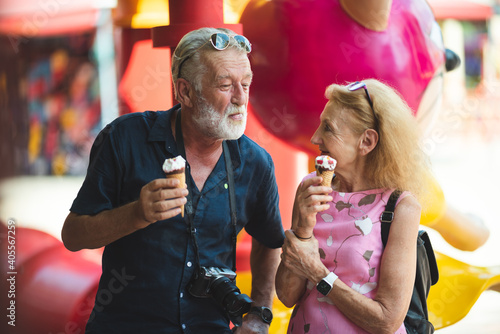 senior old couple celebrati...