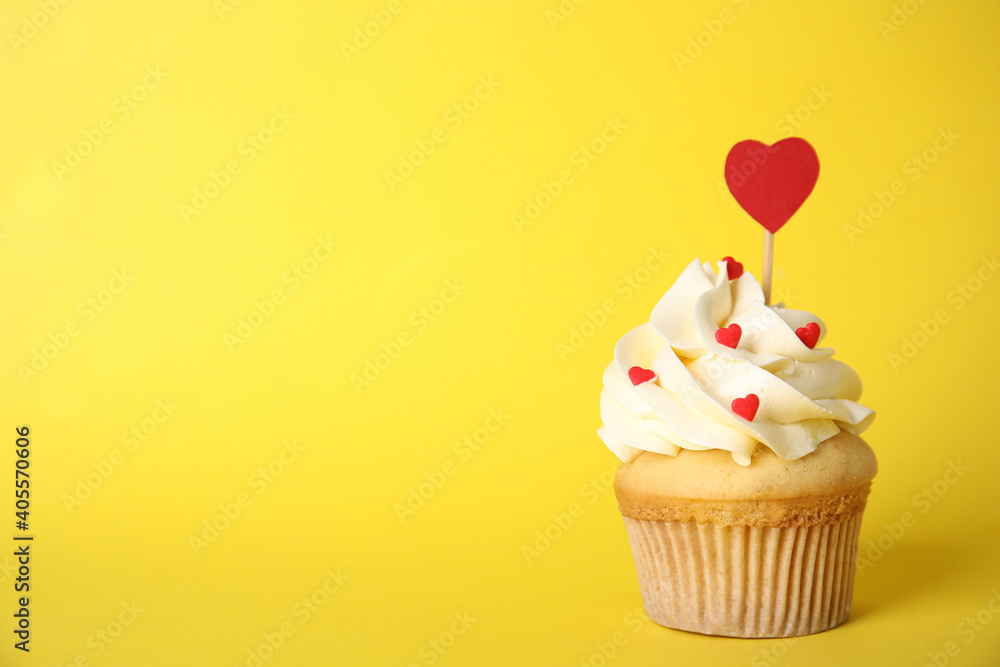 Tasty cupcake on yellow background, space for text. Valentine's Day celebration - obrazy, fototapety, plakaty 