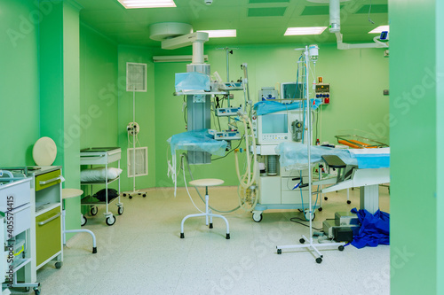 Interior of operating theatre with green walls for birthing of pregnant women, birth Surgery, natural birth, giving birth with caesarian operation. Modern equipment in operating room. Nobody.