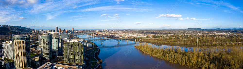 Fototapeta premium South Portland Oregon on the Willamette River on a Clear Day 