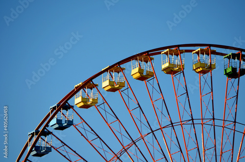 Grande roue colorée