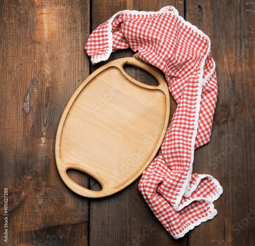 Fényképezés empty oval brown wooden tray board on a wooden background