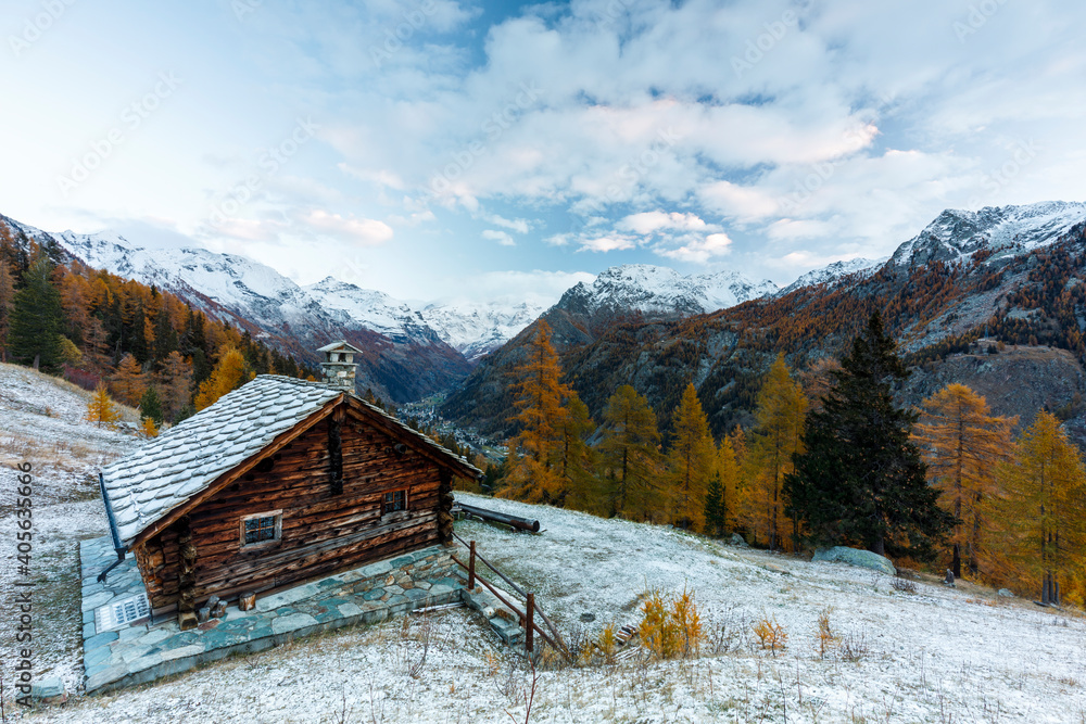  Vecchi chalet walser all'alba, Gressoney-Saint-Jean, Valle d'Aosta