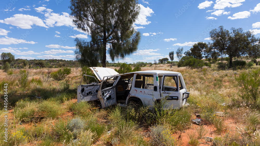 Autowrack am Rande des Highways im Outback Autowrack am Rande des Highways im Outback