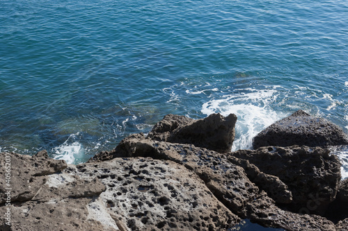 串木野市照島海岸の打ち寄せる波	