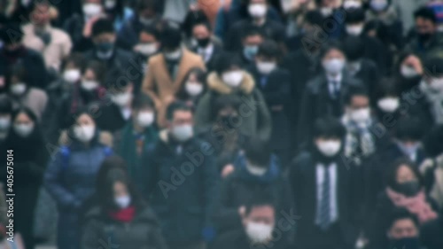 Wallpaper Mural マスクをして出勤する日本人ビジネスマン Torontodigital.ca