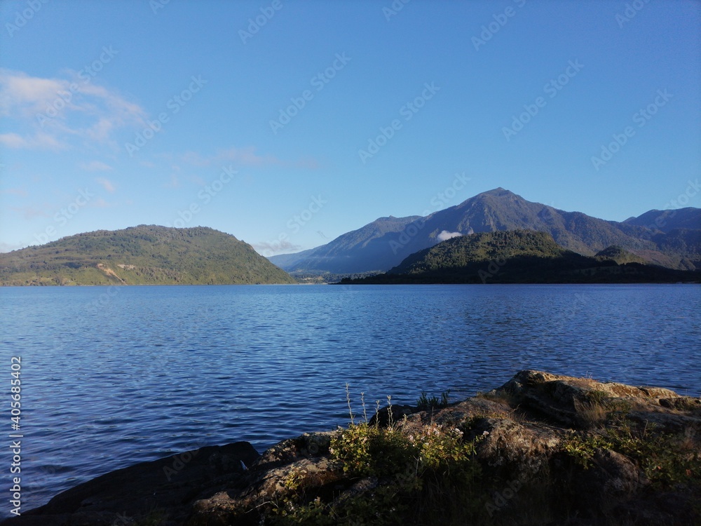 Fototapeta premium lake and mountains