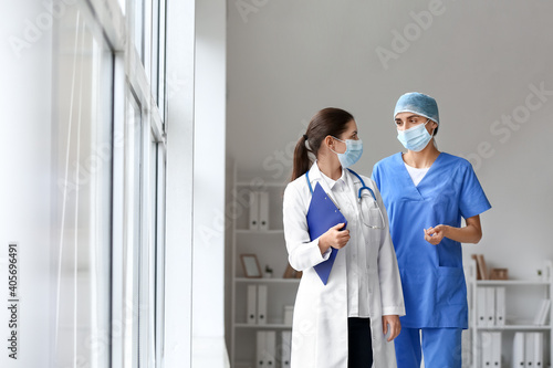 Portrait of female doctors ...
