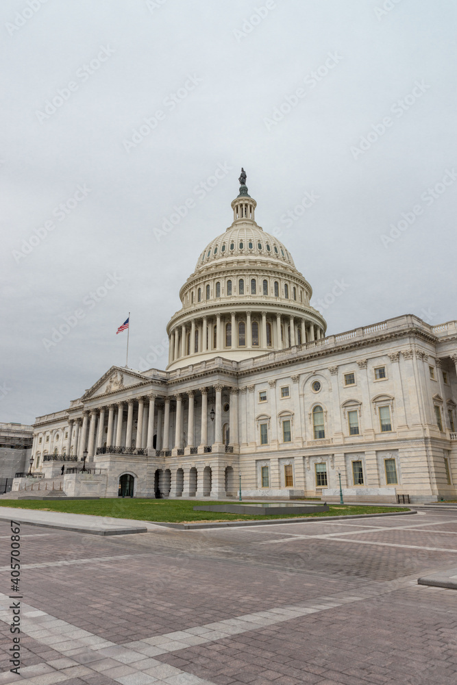 Naklejka premium Close view at the US Capitol in late autumn