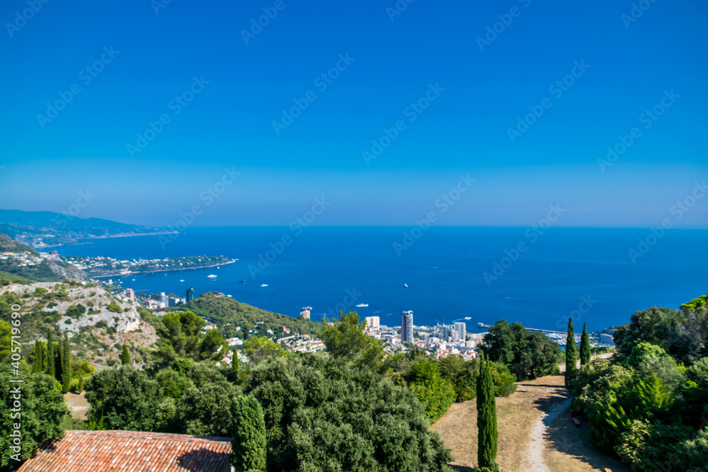 La Turbie village de la Côte d'Azur, surplombant Monaco. La Turbie village de la Côte d'Azur, surplombant Monaco.