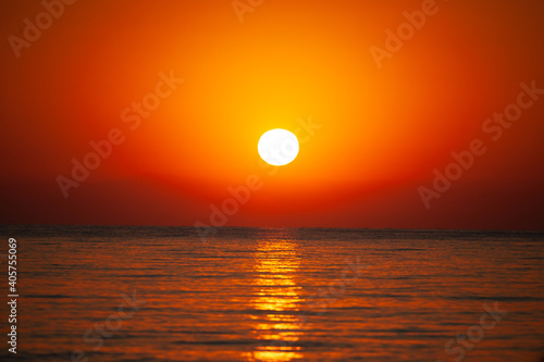 Fototapeta Naklejka Na Ścianę i Meble -  Sunrise at sea