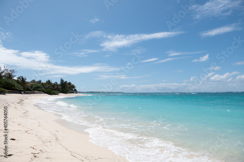 Fototapeta Naklejka Na Ścianę i Meble -  Clear white sand beach in Mauritius with turquoise sea