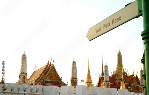 Canvas Print Wat Phra Kaeo Complex or Temple of the Emerald Buddha View Outside the Wall with