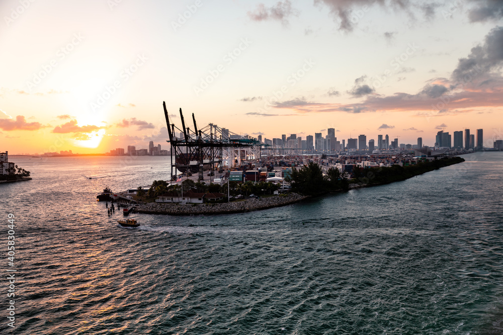 Hafen von Miami im Sonnenuntergang