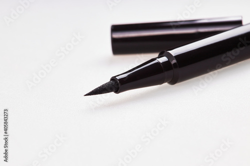 Quadro su tela Black cosmetic eyeliner with opened lid isolated on white.
