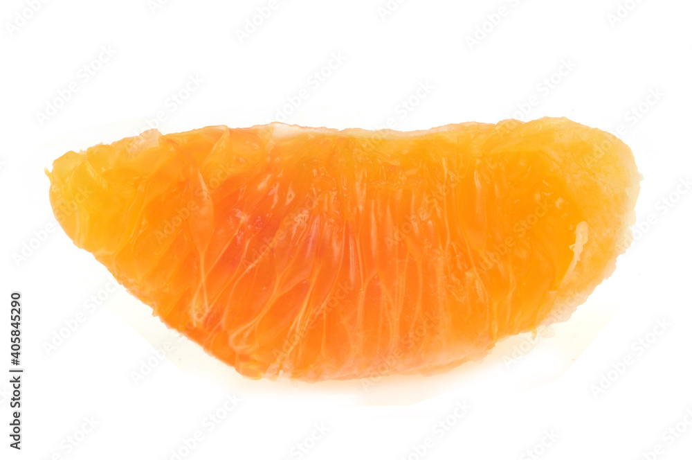 Suprème d'orange en gros plan sur fond blanc Suprème d'orange en gros plan sur fond blanc