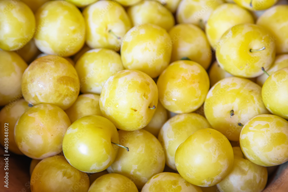 Many Golden delicious apples in a crate
Many Golden delicious apples in a crate