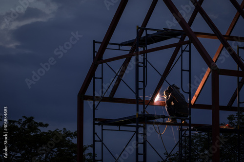 Obraz na płótnie Welder working in work site. w salonie
