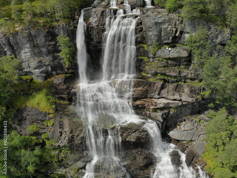 Tvindefossen waterfall 