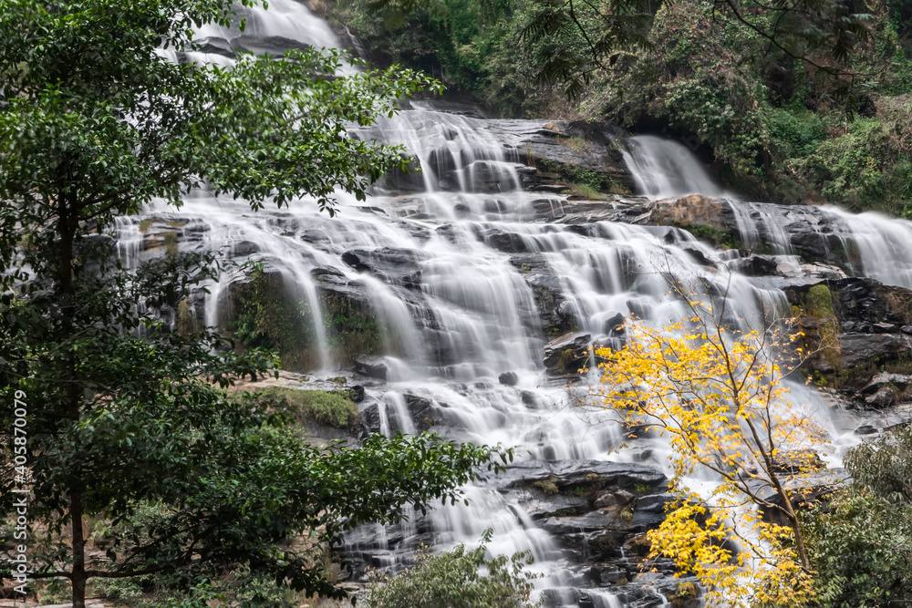 Fototapeta premium Mae Ya waterfall at Doi Inthanon national park, Chom Thong District,Chiang Mai Province, Thailand 