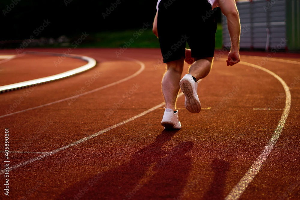 athlete is sprinting over the running track