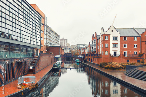 Birmingham is product of the 18th, 19th, and 20th centuries. Apart from relatively new buildings in city: Grand Central, Library, and Selfridges. Birmingham also boasts an array of historic buildings. photo