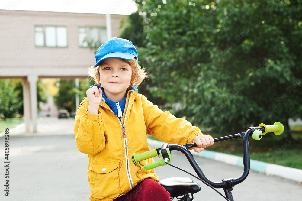 Obraz premium Portrait of a cute boy with a Bicycle.